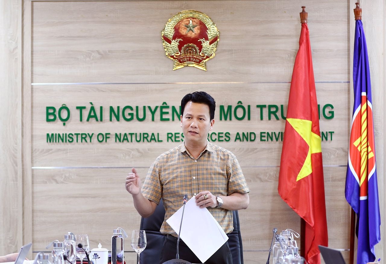 Bộ trưởng Bộ Tài nguyên và Môi trường Đặng Quốc Khánh phát biểu chỉ đạo cuộc họp 01