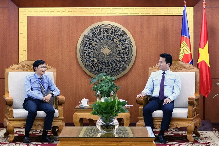Bộ trưởng Đặng Quốc Khánh tiếp xã giao Thứ trưởng Bộ Tài nguyên và Môi trường Lào Saynakhone Inthavong 012707