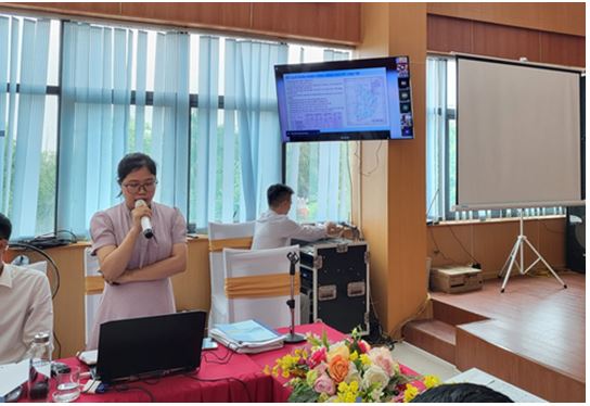 Bà Nguyễn Thị Hương – Trình bày tham luận 04