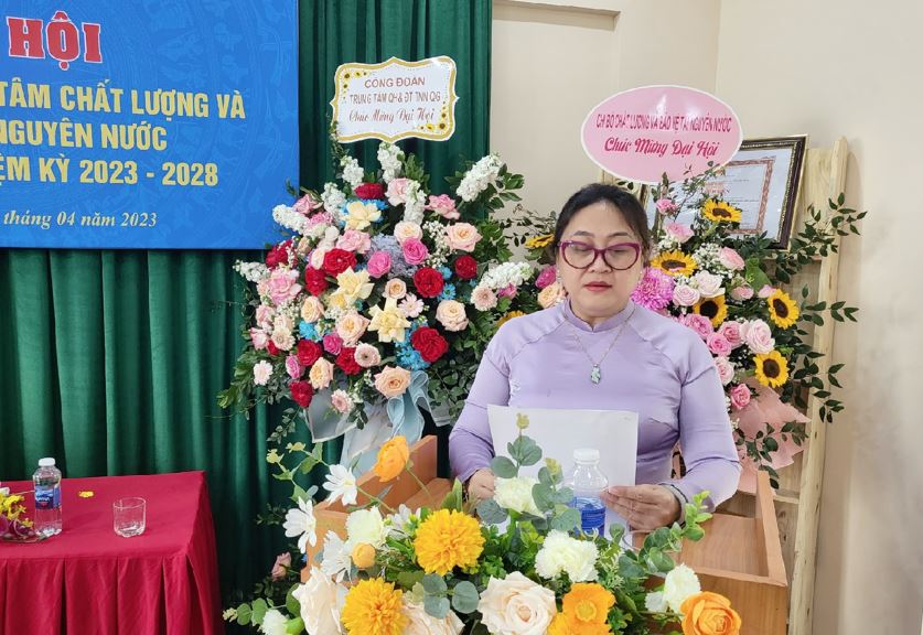 Bà Tống Thủy Nguyên - Chủ tịch Công đoàn Trung tâm thông qua báo cáo tổng kết nhiệm kỳ 2019 - 2023 080502