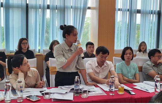 Bà Nguyễn Thị Thanh Huệ - Trung tâm Thẩm định và Kiểm định tài nguyên nước – Cục Quản lý tài nguyên nước phát biểu tại Hội thảo 09