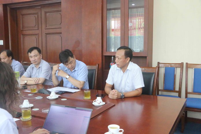 Tổng Giám đốc Trung tâm Quy hoạch và Điều tra tài nguyên nước quốc gia Tống Ngọc Thanh chủ trì cuộc họp (bên phải màn hình) 28a-696x464