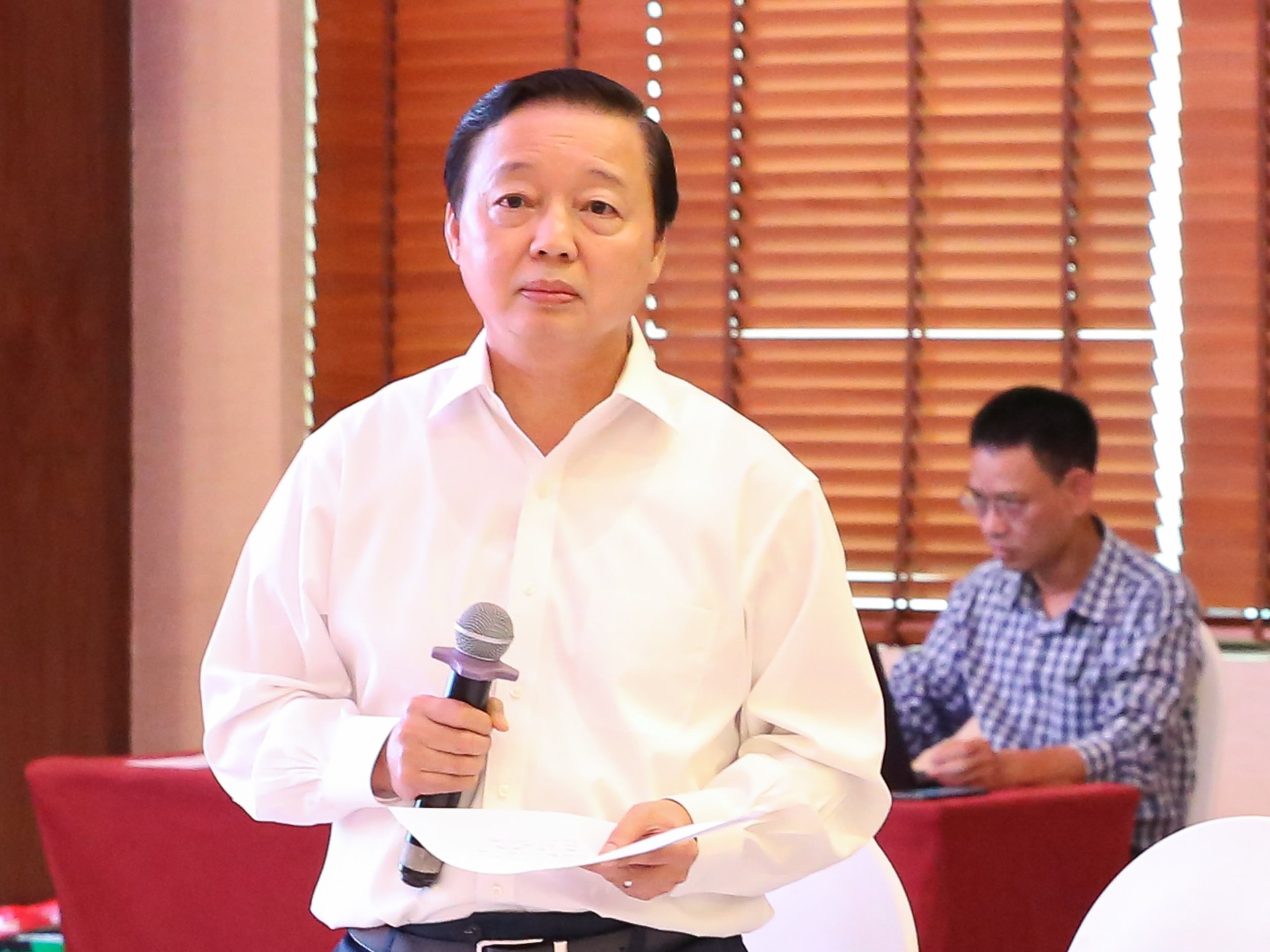 Bộ trưởng Bộ Tài nguyên và Môi trường Trần Hồng Hà trình bày một số nội dung chính của Dự án Luật Đất đai (sửa đổi) trên cơ sở tiếp thu ý kiến của Ủy ban Thường vụ Quốc hội, ý kiến của cơ quan thẩm tra... 290920220428-240a0162