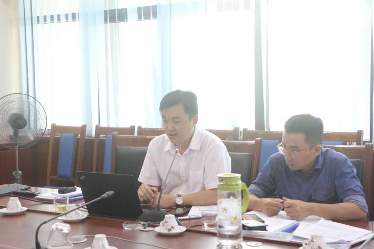 Phó Tổng Giám đốc Trung tâm Quy hoạch và Điều tra tài nguyên nước quốc gia Nguyễn Ngọc Hà báo cáo tại cuộc họp 29b-768x512