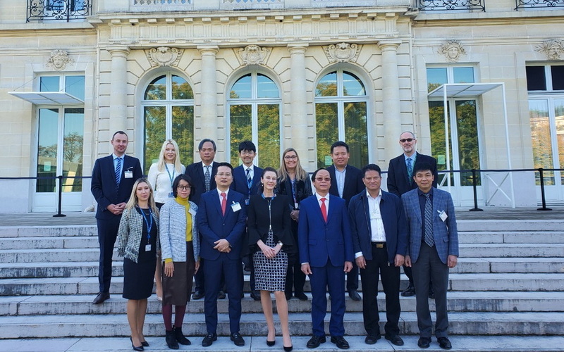 Đoàn công tác cùng các đối tác tại trụ trở của OECD tại CH Pháp 45345346 2