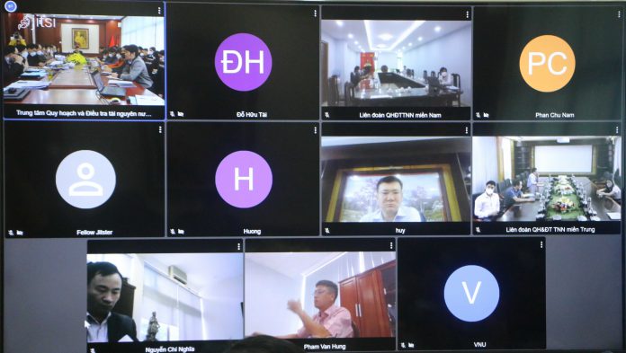 Toàn cảnh họp trực tuyến. 6c-696x393