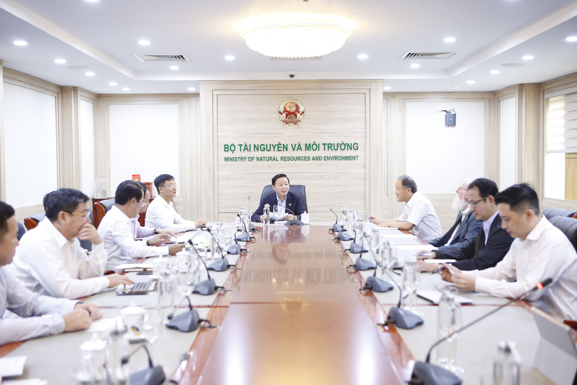 Bộ trưởng Bộ Tài nguyên và Môi trường Trần Hồng Hà phát biểu tại buổi làm việc  29082022- BT lam viec voi chuyen gia quoc te- mg 01631