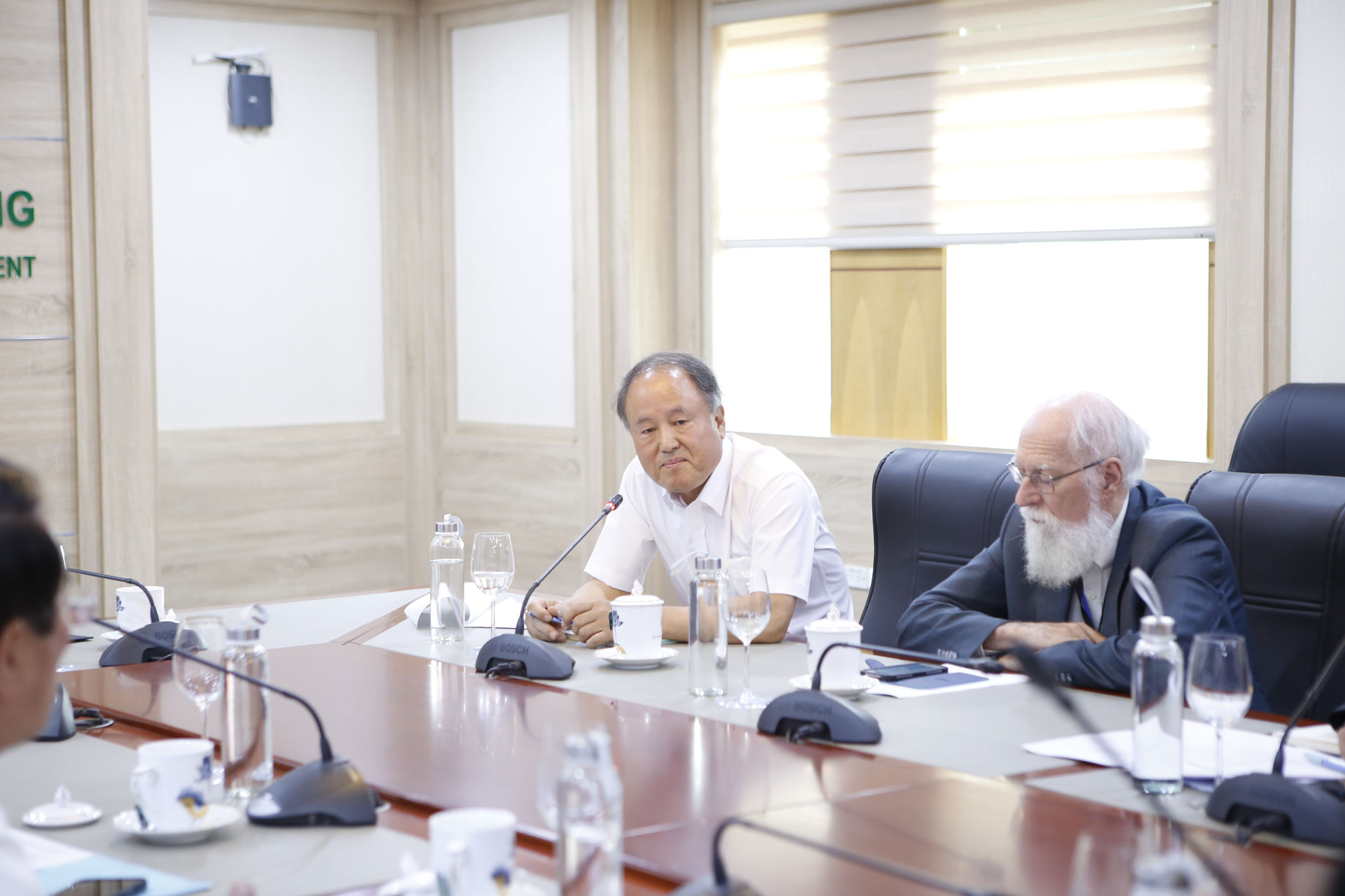 Đại diện các chuyên gia quốc tế làm việc tại Bộ TN&MT phát biểu  29082022- dai dien chuyen gia quoc te phat bieu -mg 0210