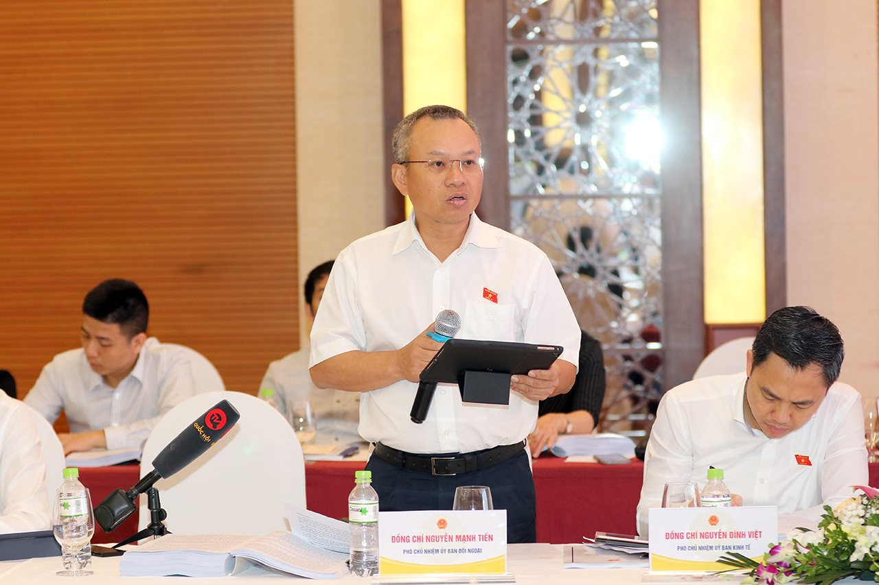 Phó Chủ nhiệm Uỷ ban Đối ngoại của Quốc hội Nguyễn Mạnh Tiến phát biểu tham luận tại phiên họp nguyen-manh-tien