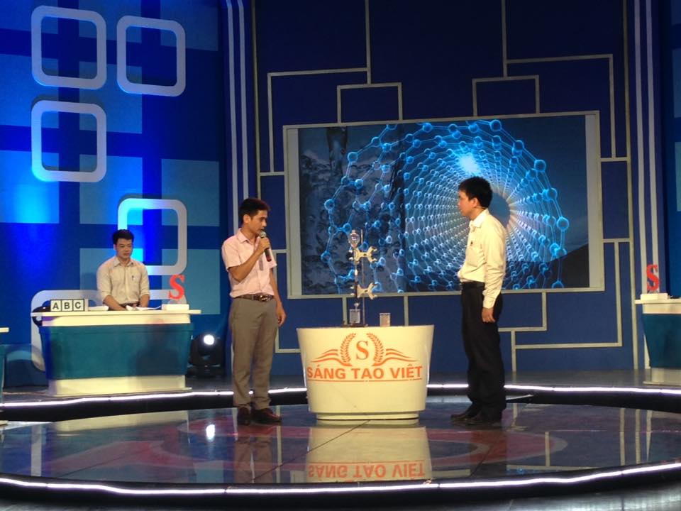 Ông Phùng Anh Đào trả lời các câu hỏi của Ban giám khảo chương trình