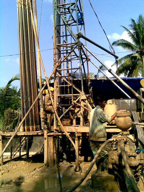 Thi công lỗ khoan S324 sâu 450m tại Xã Mỹ Phong, thành phố Mỹ Tho, tỉnh Tiền Giang (Ảnh: NAWAPI) nh_2